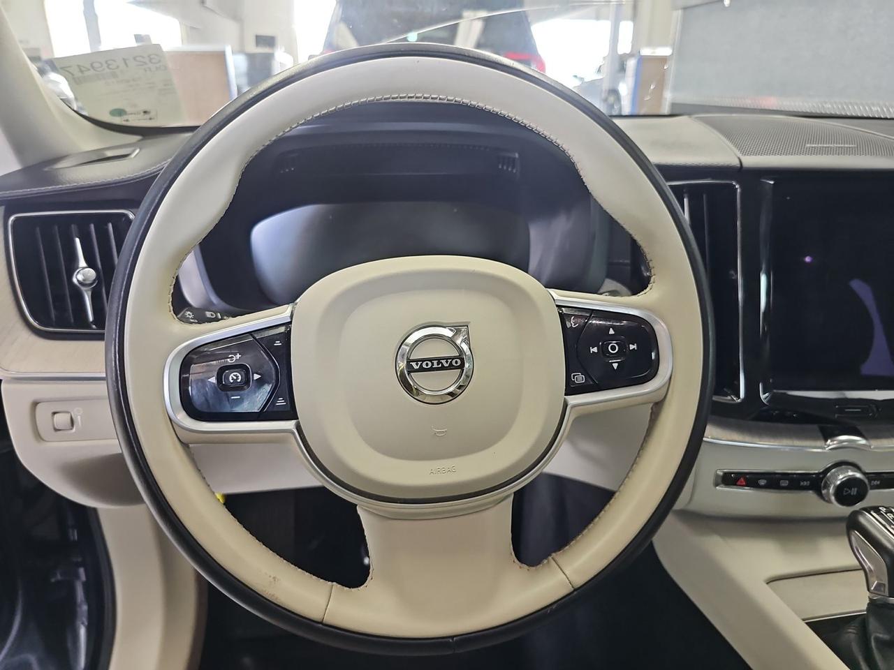 2021 Volvo XC60 INSCRIPTN